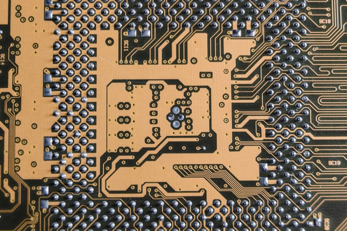 金色電路板特寫 ｜ BAAI 發表 Activation Beacon 論文：突破大模型長上下文記憶