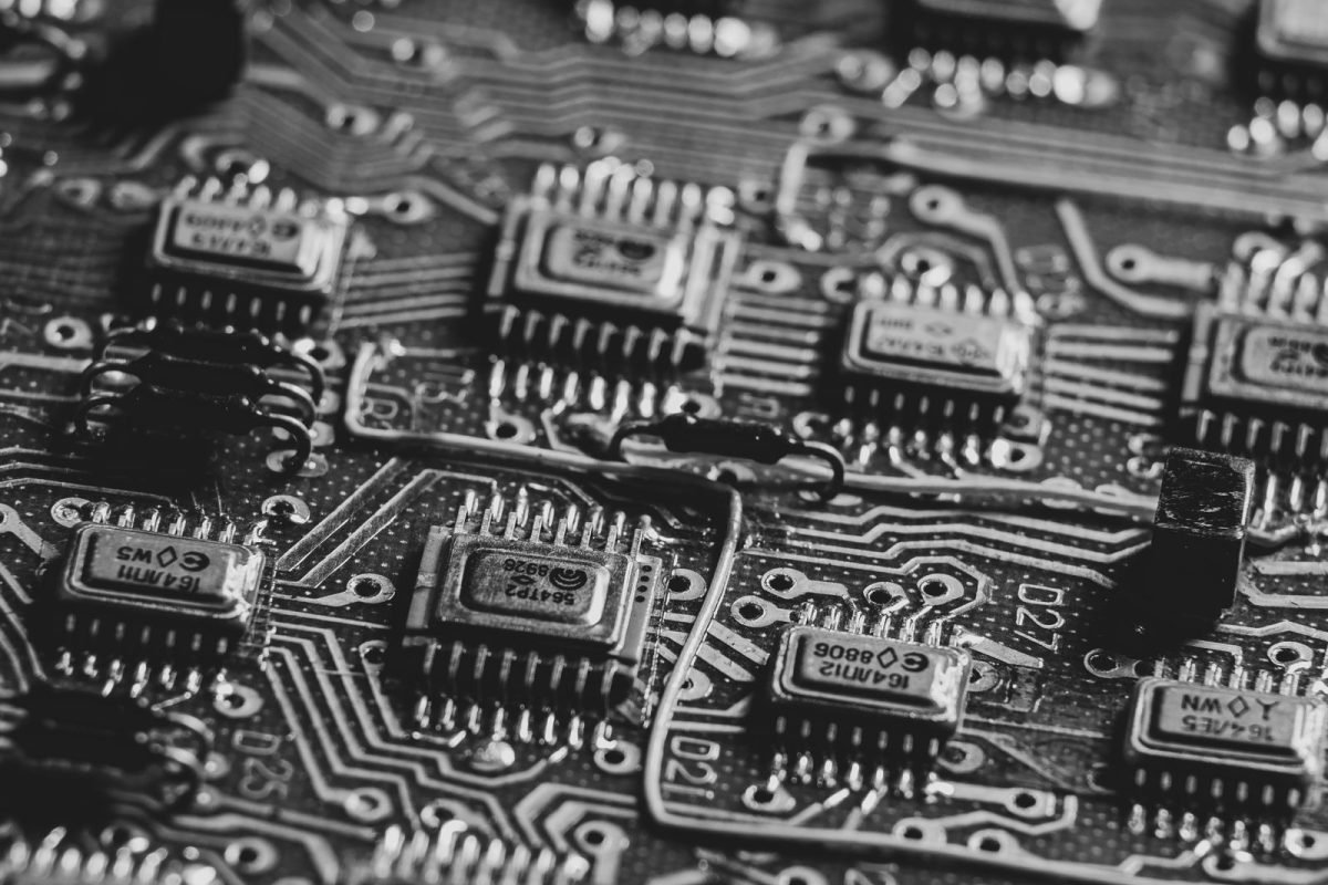 能不能把整套資料分析交給 AI？最強的做到 56.7%，開源的全部不到 1%
