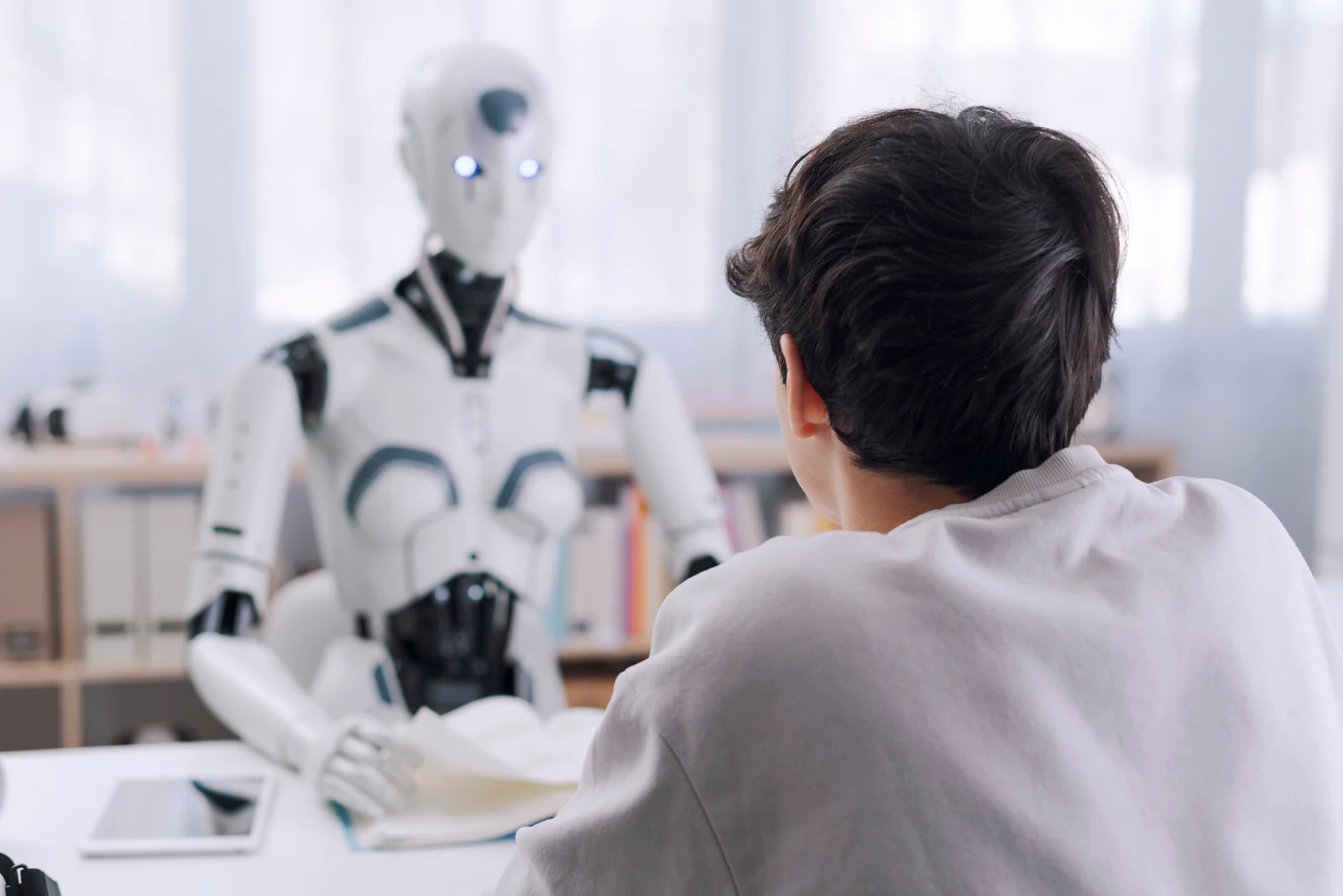 甫東科技提供客製化AI導入藍圖與階段性路線圖規劃服務